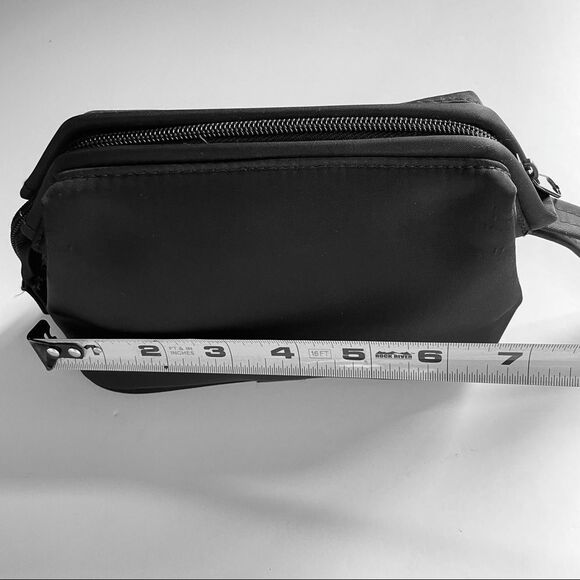 BLACK NYLON DELTA TRAVEL LINE POUCH NEW - Picture 5 of 7